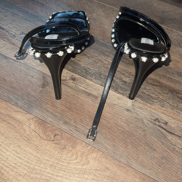 Heels - Picture 7 of 12